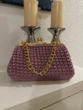 Handgestrickte Vintage-Clutch mit Goldkette in Mauve