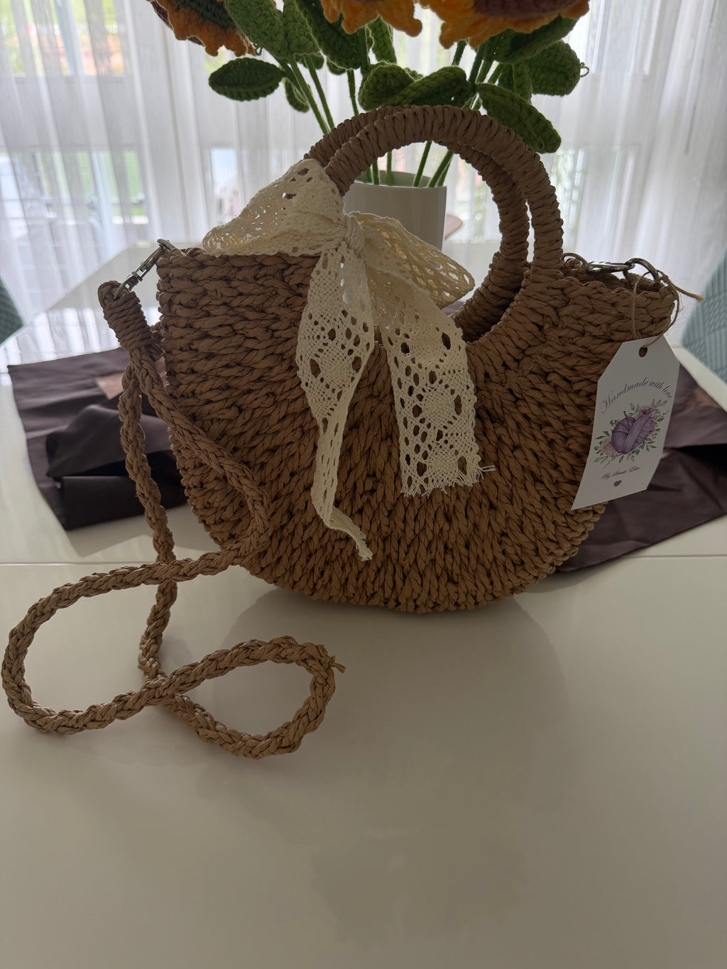 Boho Basket Bag – Geflochten mit Spitzenband & Crossbody-Riemen