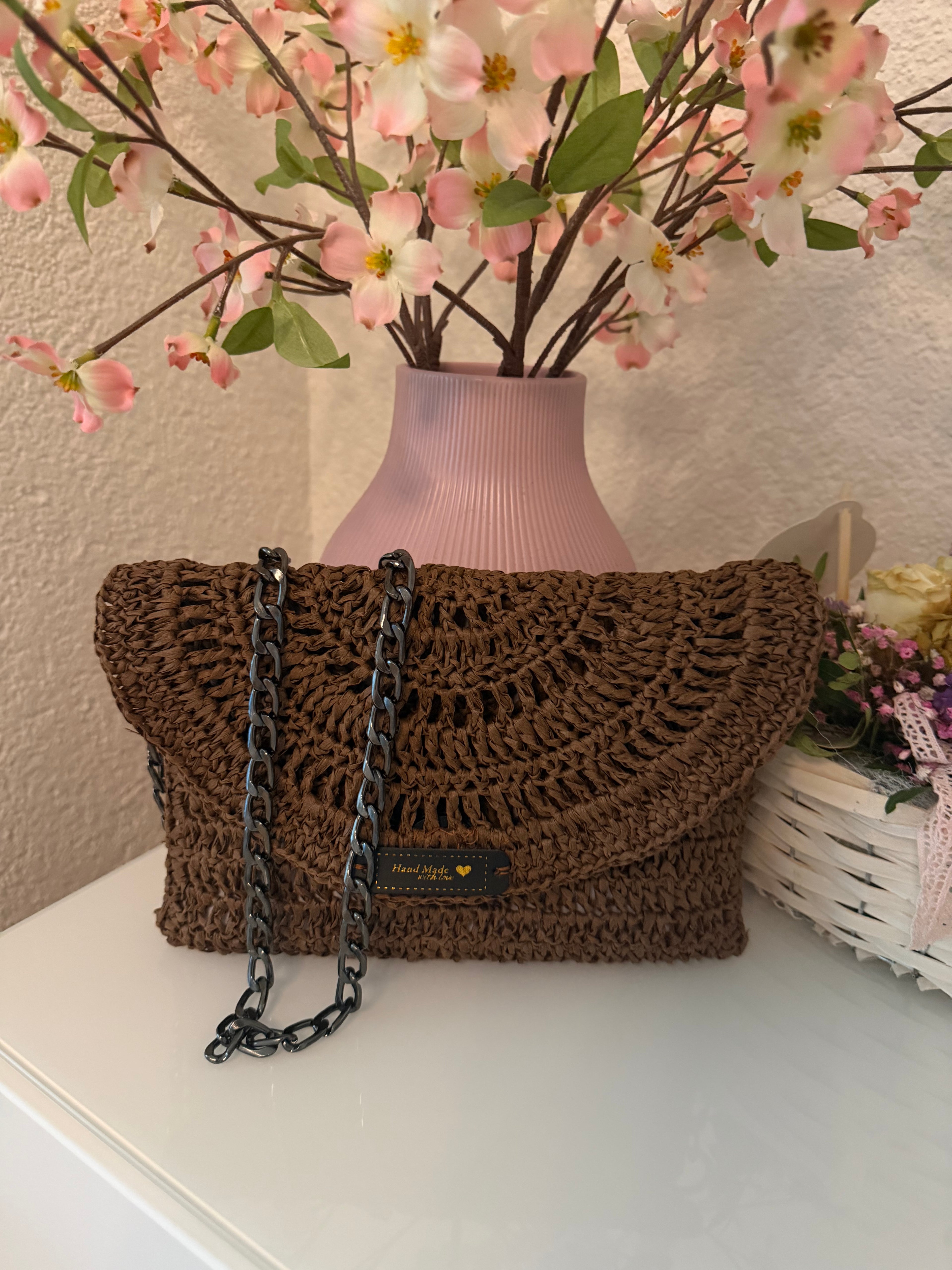 Häkel-Clutch mit Kettenriemen